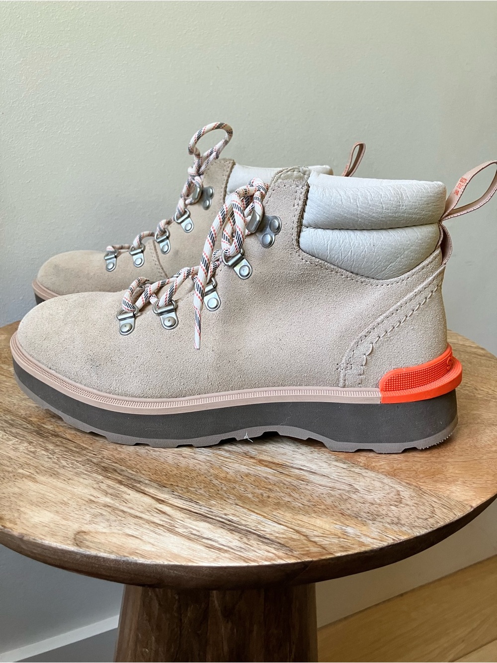 Sorel | Hi-Line Suede Orange Highlight Hiker Boot - Picture 2 of 9